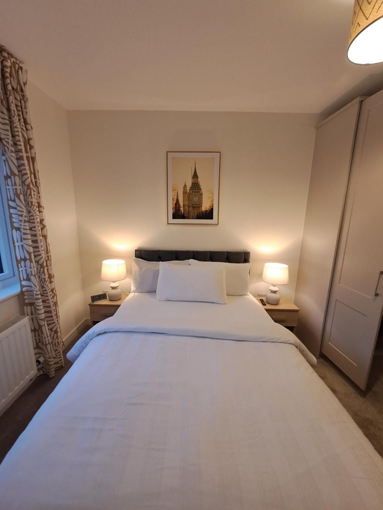 Cozy Bedroom In Lucan, Dublin Exterior photo